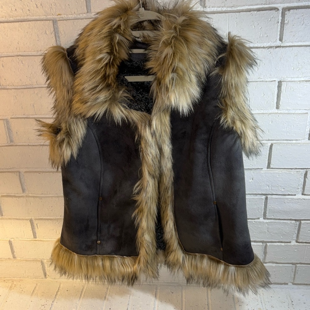 Tasha Polizzi gray suedel vest with brown and gray fur trim size large.